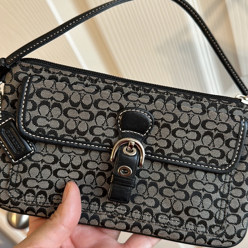 Coach wristlet - Picture 4 of 7